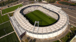 Stadium Municipal de Toulouse (Toulouse, 33 mil pessoas, estádio de 1937) - reformado: R$ 166,7 milhões